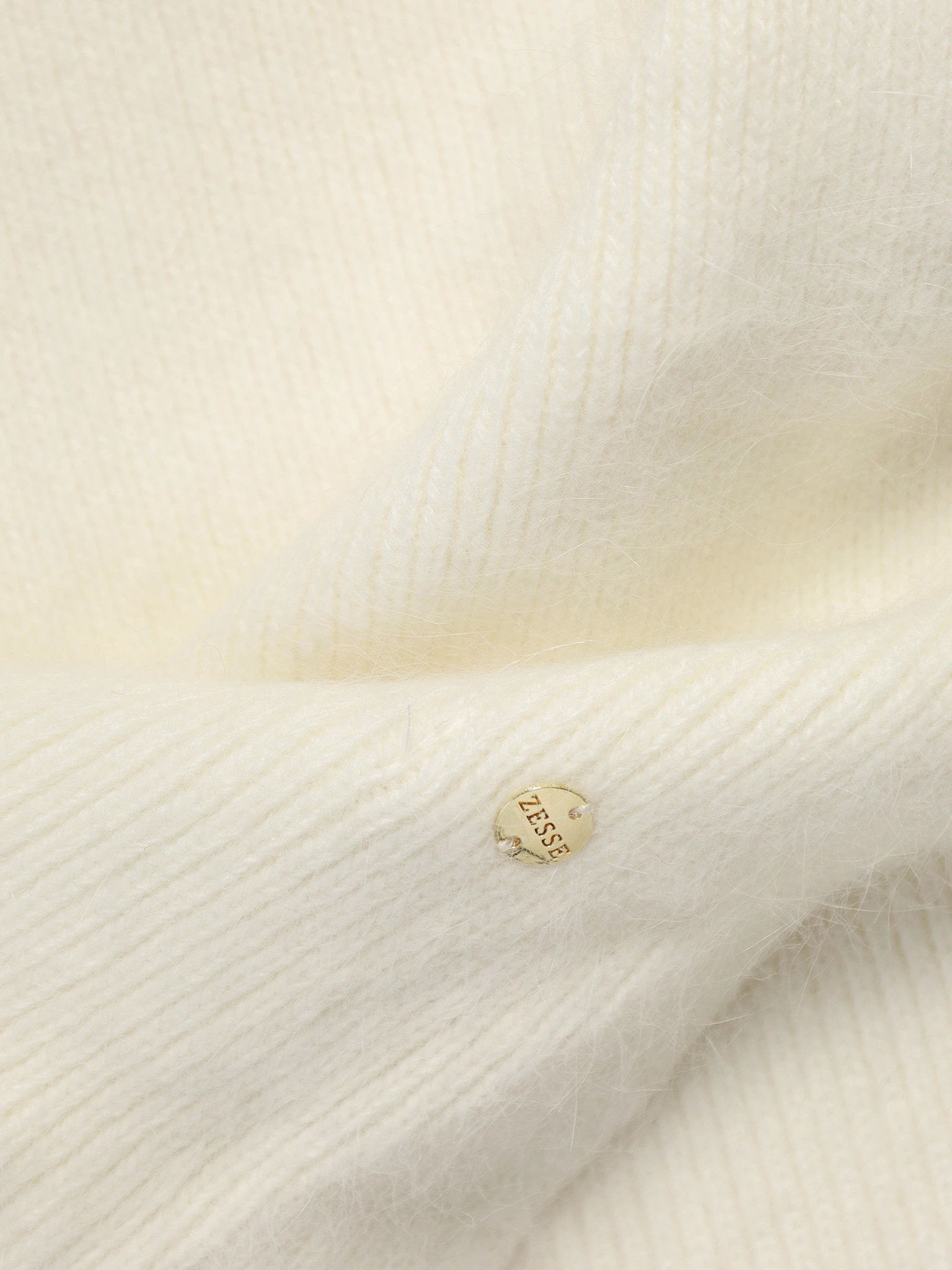 Шарф с декоративной нашивкой в ассортименте